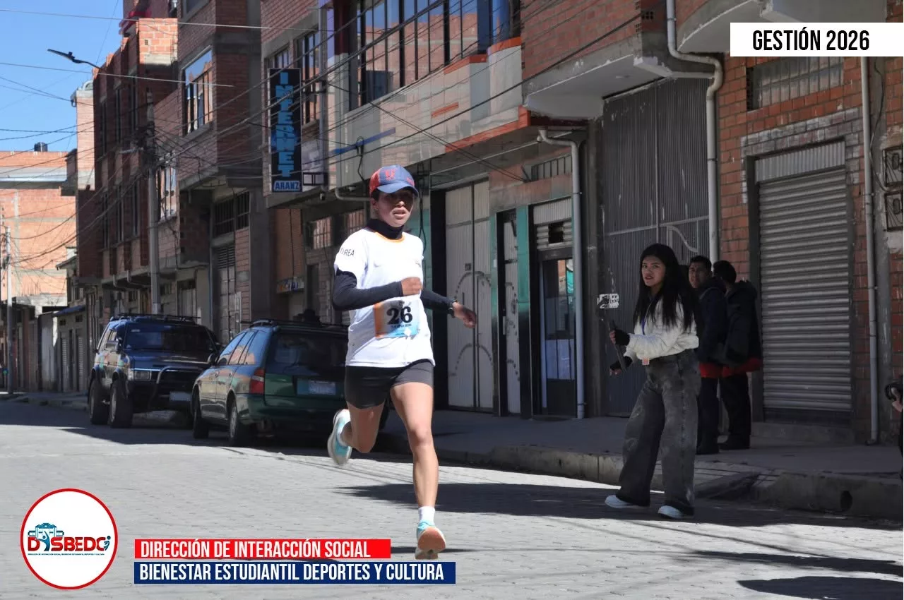 LLEGADA DE LOS COMPETIDORES DE LA CARRERA PEDESTRE 5K