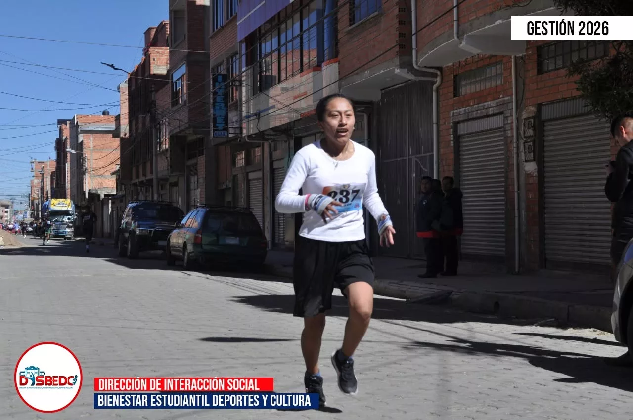 LLEGADA DE LOS COMPETIDORES DE LA CARRERA PEDESTRE 5K